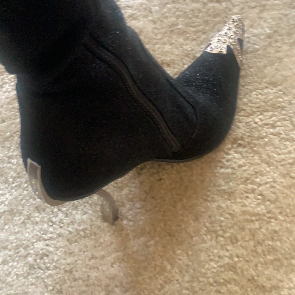 Stunning Vegas show boot